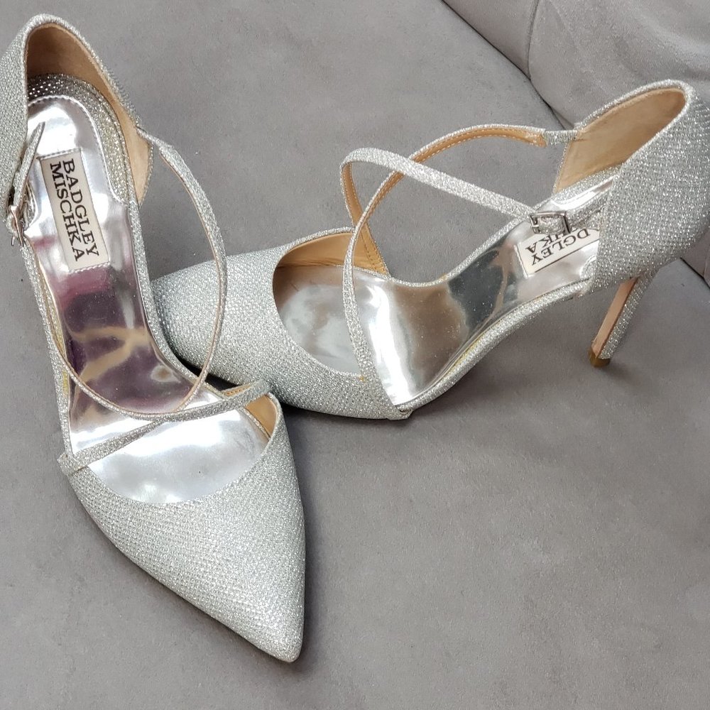 Badgley Mischka   Silver sparkle Pump Size 8